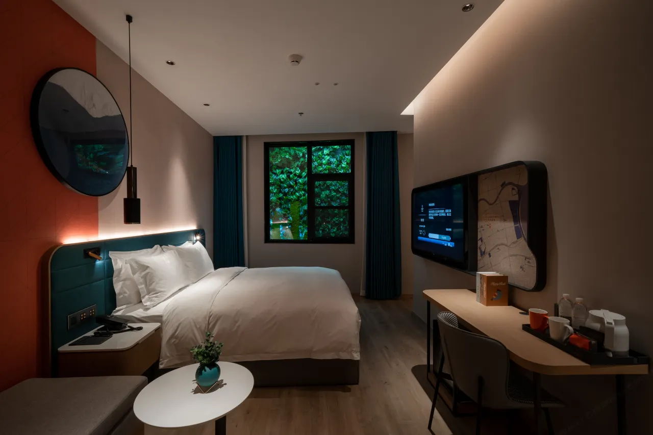 Deluxe Queen Room